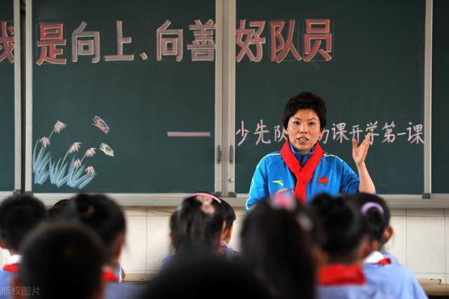 内维尔这样写道：“在我看来，这支球队比去年更有可能赢得联赛冠军。